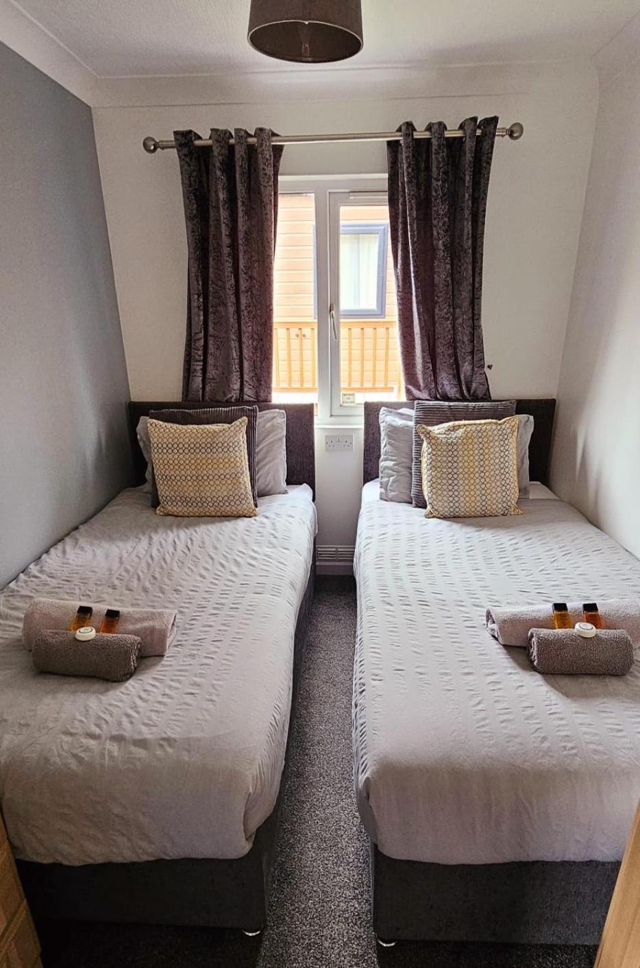 Tranquil Lodge Hot Tub And Free Golf Swarland Buitenkant foto